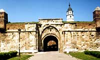 Fortification front with its gate (18th century)